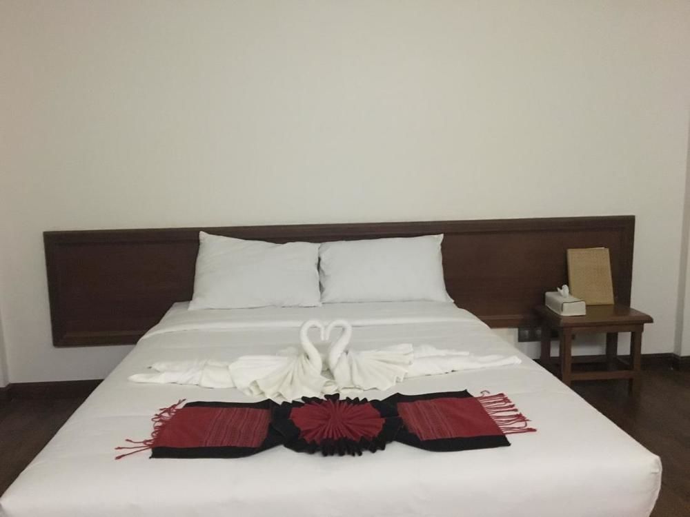 Hotel Queen Jamadevi Моламьяйн Экстерьер фото