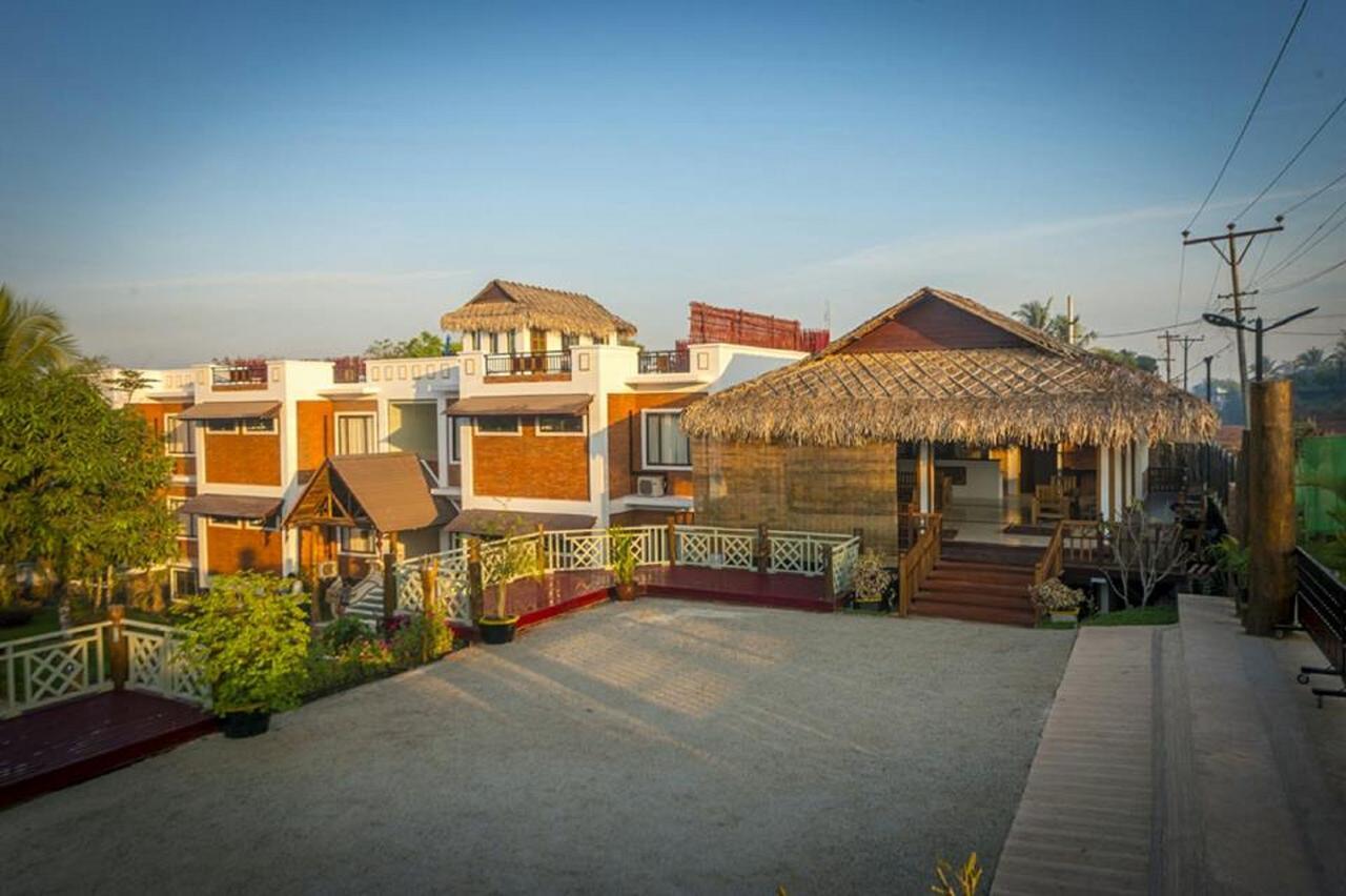 Hotel Queen Jamadevi Моламьяйн Экстерьер фото