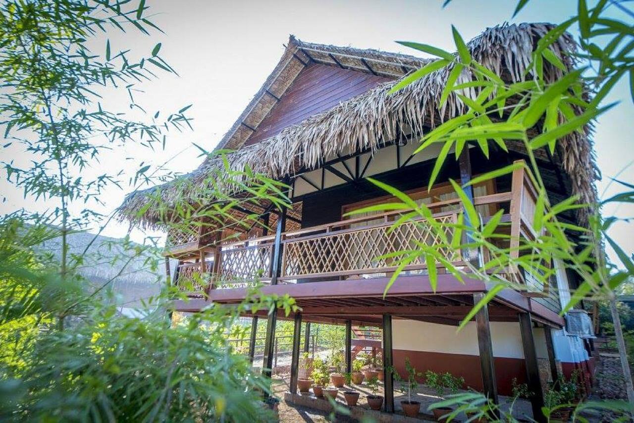 Hotel Queen Jamadevi Моламьяйн Экстерьер фото