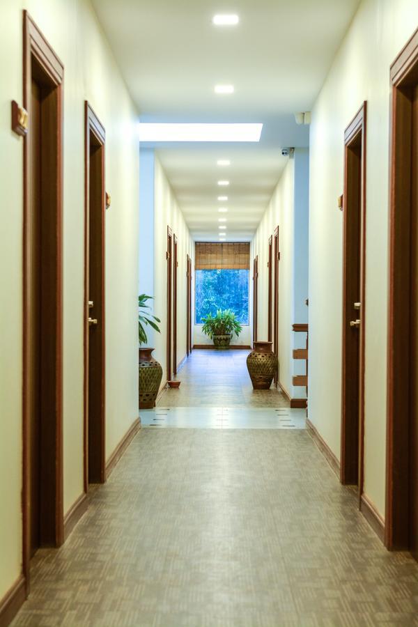 Hotel Queen Jamadevi Моламьяйн Экстерьер фото