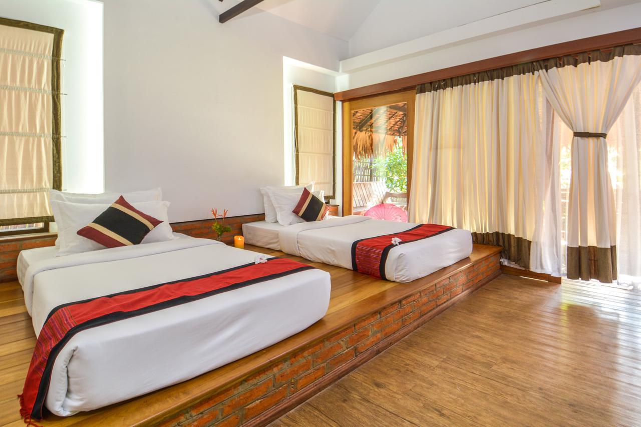Hotel Queen Jamadevi Моламьяйн Экстерьер фото